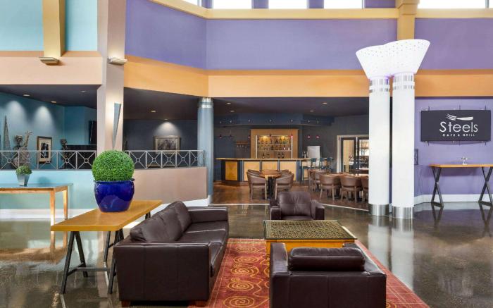 Royal Hotel Edmonton Airport, Trademark Collection by Wyndham