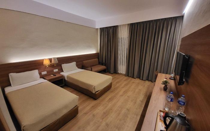 Hotel Lumbini Garden New Crystal 