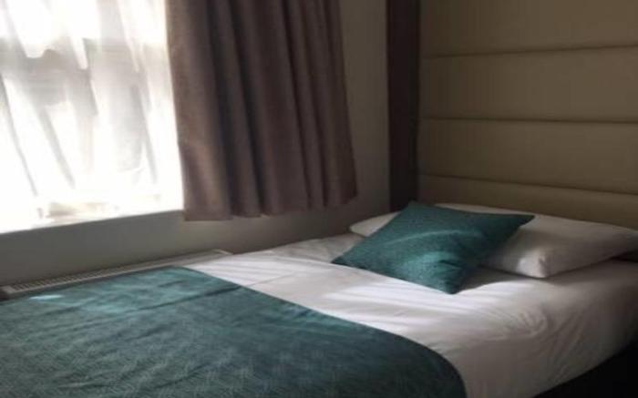 Glendale Hyde Park Hotel