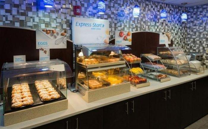 Holiday Inn Express & Suites Antioch By IHG