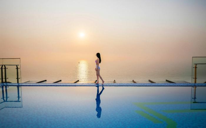 Maximilan Danang Beach Hotel