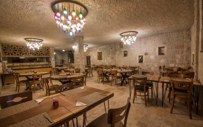 Hera Cave Suites
