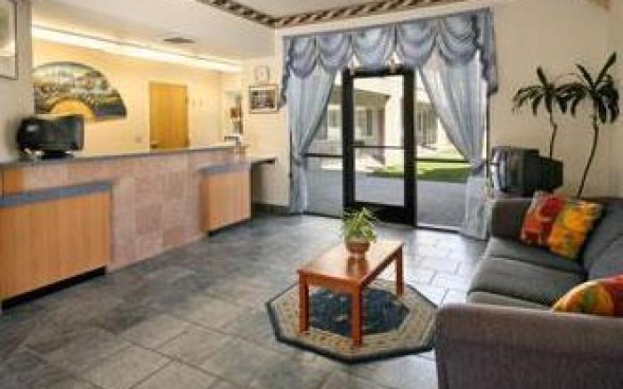 Creekside Inn & Suites