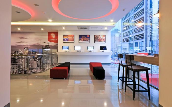 Red Planet Makati Amorsolo