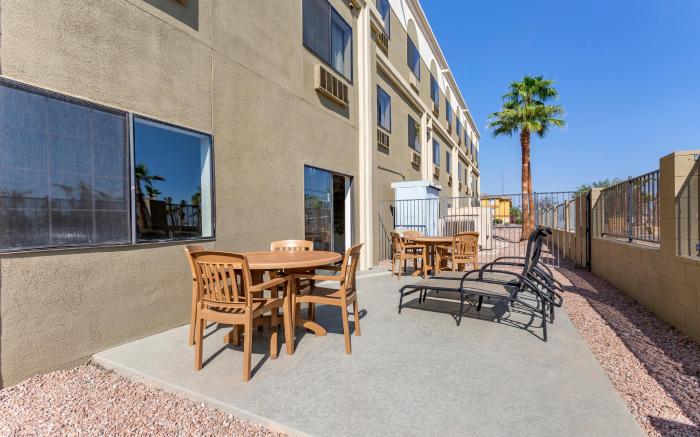Comfort Inn and Suites Surprise Near Sun City