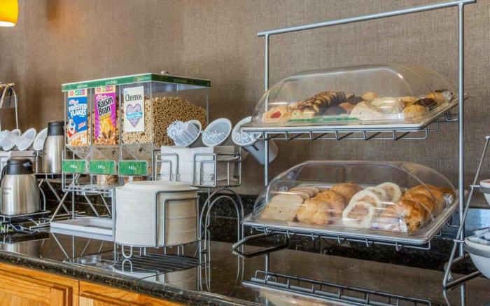 Comfort Suites Visalia - Convention Center