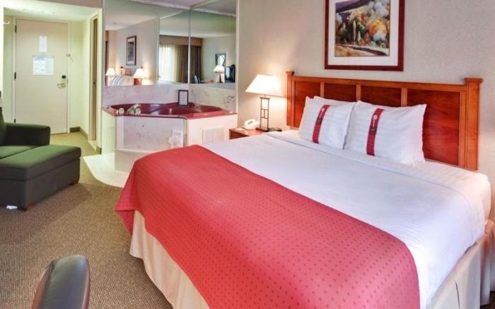 Holiday Inn Hotel & Suites Warren By IHG