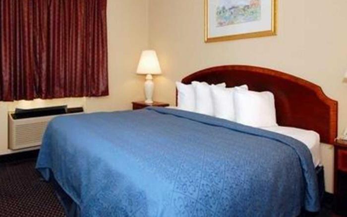 Econo Lodge Inn & Suites