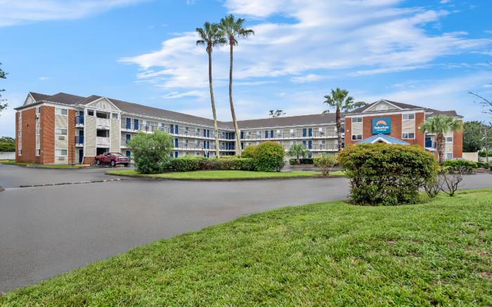 Suburban Studios Stuart near Federal Hwy 1