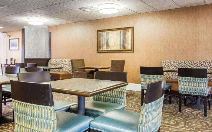 Comfort Inn & Suites at Stone Mountain