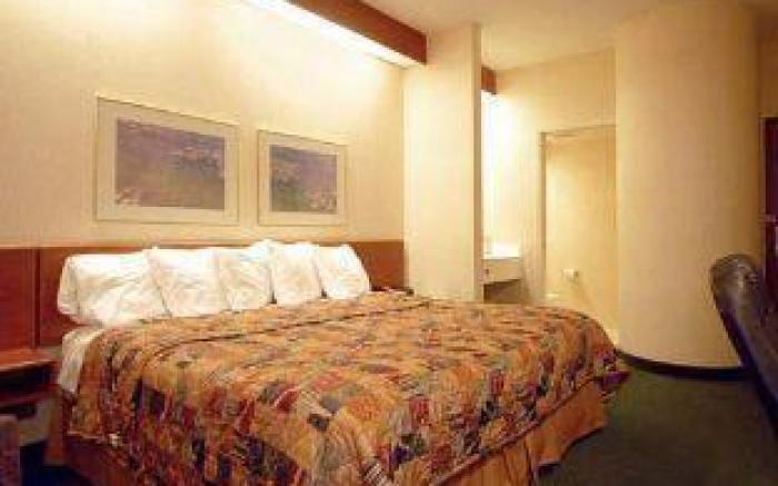 Garner Topeka West By IHG