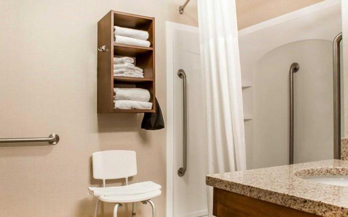 Comfort Inn & Suites Sturbridge-Brimfield