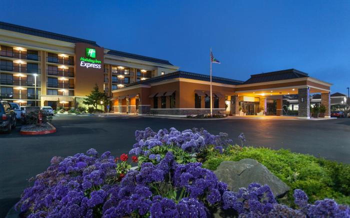 Holiday Inn Express at Monterey Bay By IHG