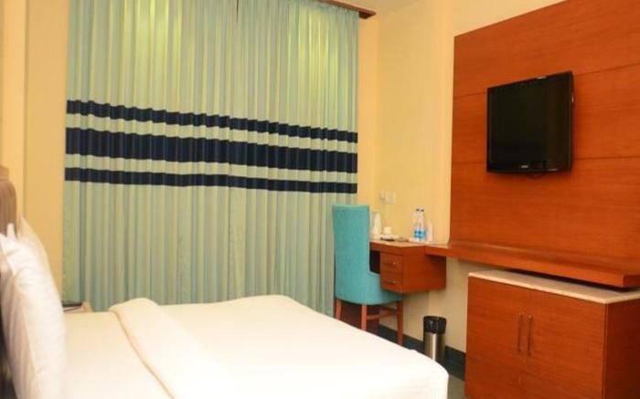 La Silver Leaf Hotel