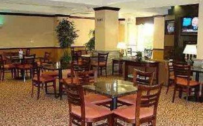 Holiday Inn Express Woodland By IHG