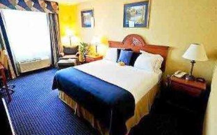 Holiday Inn Express Syracuse Airport By IHG