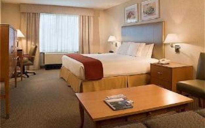 Holiday Inn Express Hotel & Suites Warwick-Providence Airport By IHG