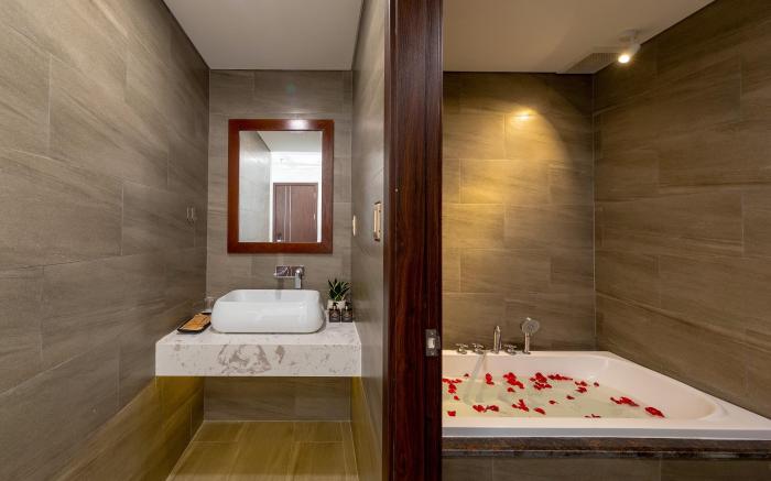 K Hotel Sauna and Massage