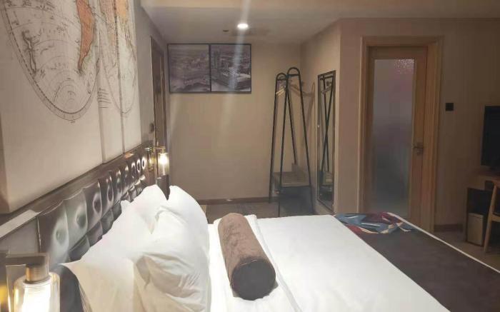 James Joyce Coffetel·Beijing Bishui  Manor Zhuxinzhuang Metor Station