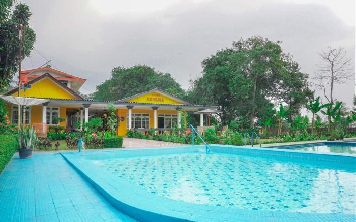 Residences by RedDoorz near Taman Safari