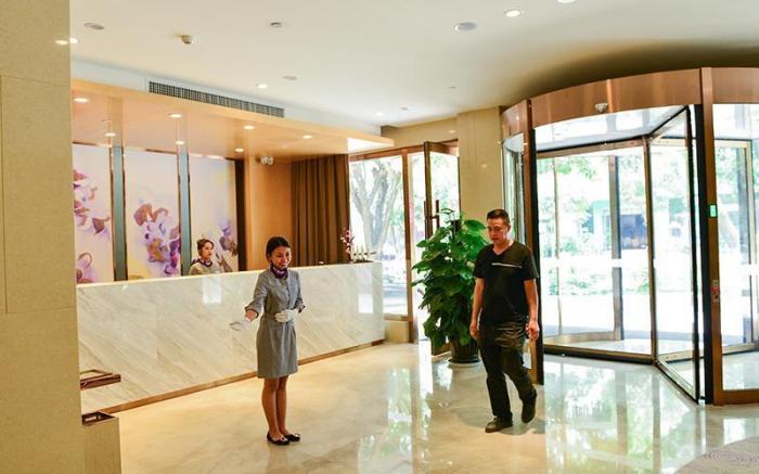 Lavande Hotel·Xishuangbanna Jinghong Songkran Square