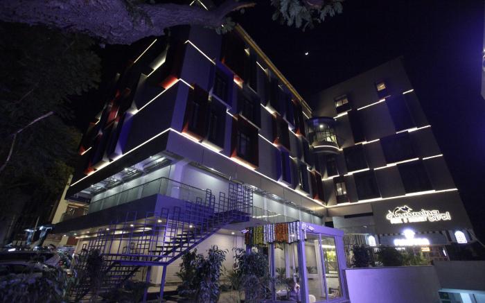 Hummingbird Hotel and Banquet