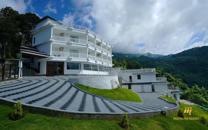 Moonline Resort