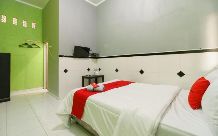RedDoorz Syariah near Ciledug Station