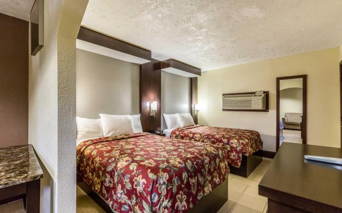 Rodeway Inn & Suites Houston near Medical Center