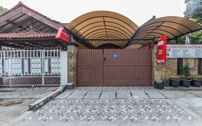 OYO 1082 Kost Arie 1