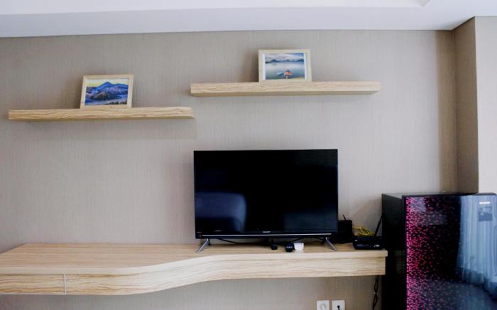 Deluxe Studio Room @ Tamansari La Grande Apartment By Travelio