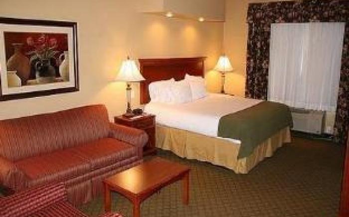 Holiday Inn Express Hotel & Suites Columbus By IHG