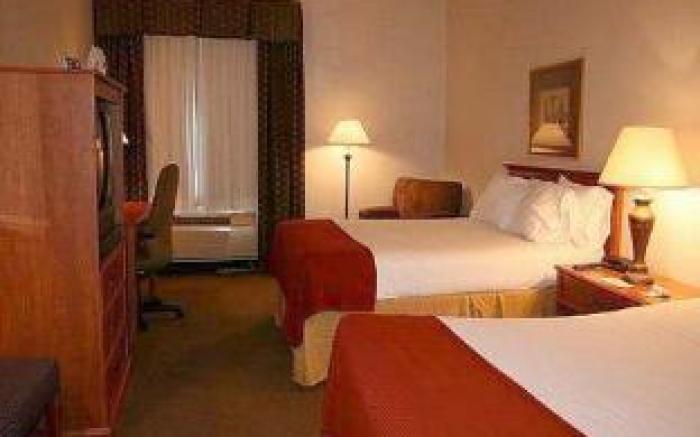Holiday Inn Express Hotel & Suites Columbus By IHG