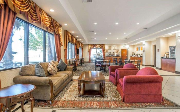 Comfort Inn & Suites Las Vegas - Nellis