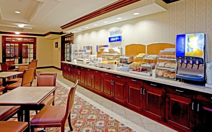 Holiday Inn Express Hotel & Suites Latham By IHG