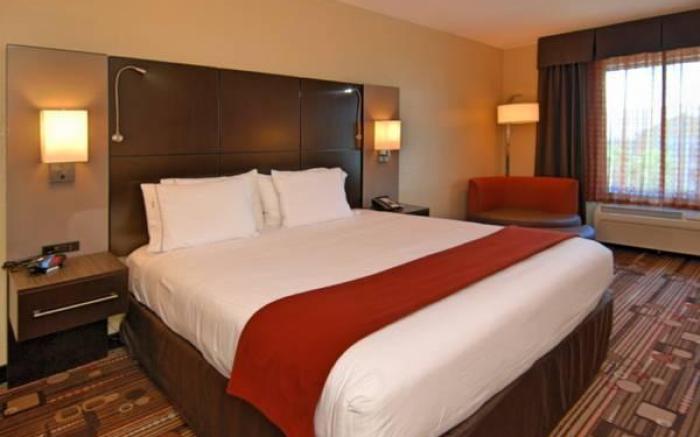 Holiday Inn Express Cruise Airport By IHG