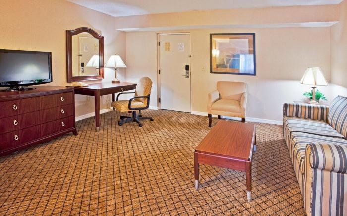 Holiday Inn Express Hotel & Suites Bradenton West By IHG