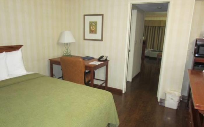 Best Western Plus Raffles Inn and Suites
