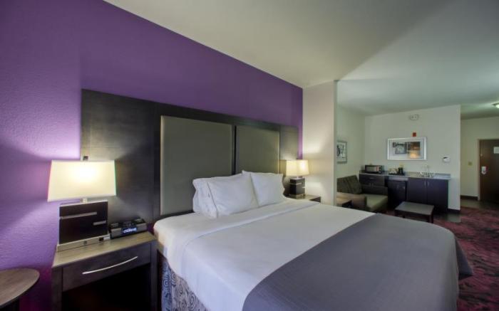 Holiday Inn Express & Suites Cleveland/Westlake By IHG