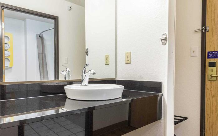 Motel 6 Indianapolis, IN - Southport