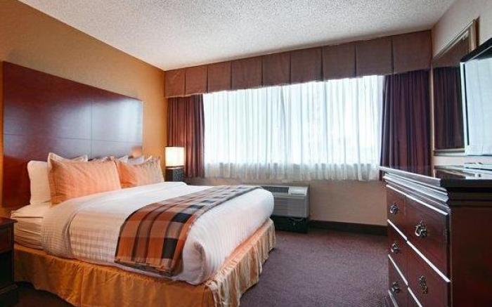 Best Western Plus Milwaukee Airport Hotel & Conference Center