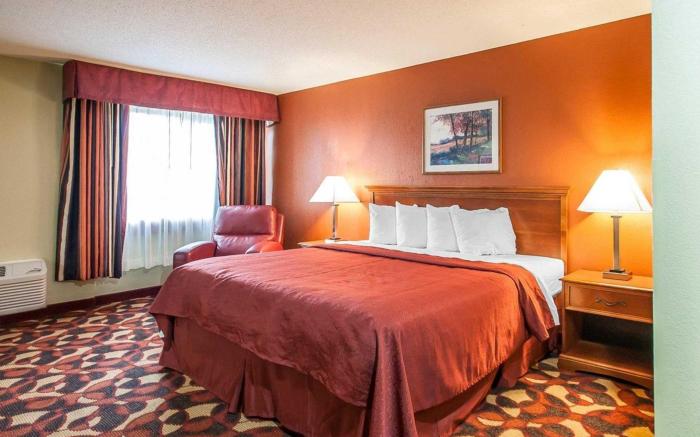 Quality Inn & Suites Kansas City I-435N Near Sports Complex