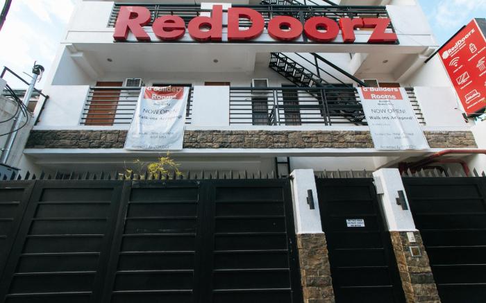 RedDoorz @ DBuilders Rooms Bangkal Makati