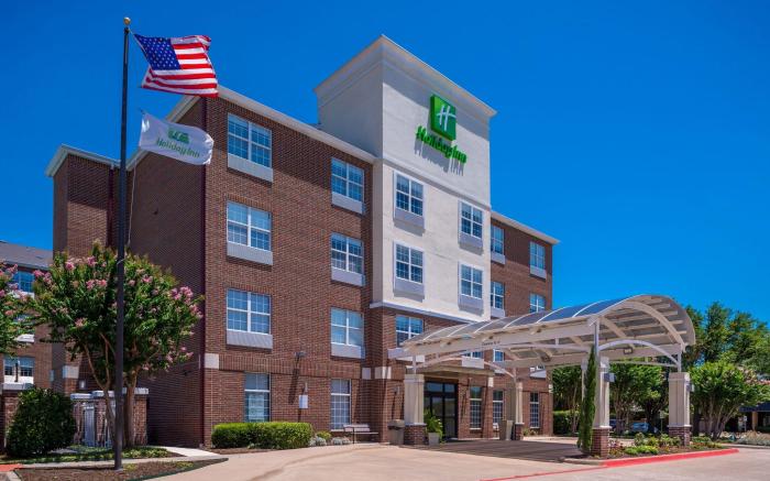 Holiday Inn and Suites Dallas-Addison By IHG