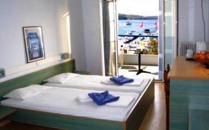 Rozos Hotel