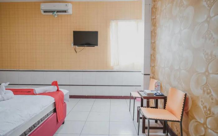 RedDoorz Plus near Istana Maimun Medan