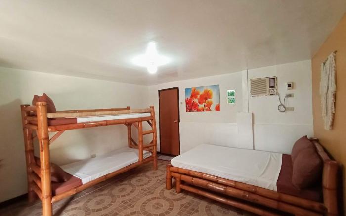 Batanags Beach Room for 6 with FREE WIFI