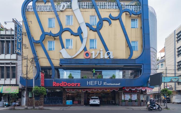 RedDoorz Premium near Bandung Station