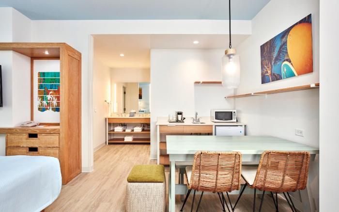 Universal’s Endless Summer Resort – Dockside Inn and Suites