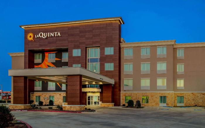 La Quinta Inn & Suites by Wyndham Northlake Fort Worth